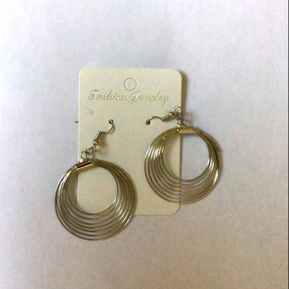 Beautiful Earrings - Picture 1 of 1